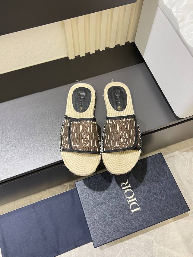 Dior*男士拖鞋，高端大气上档 ，专柜对比质量 鞋面纯手工拉线，原生麻与生胶底组合 ，透气防滑大底 ，内里透气舒适小绵羊羊皮，密度100％舒适 ，原版耐磨码数