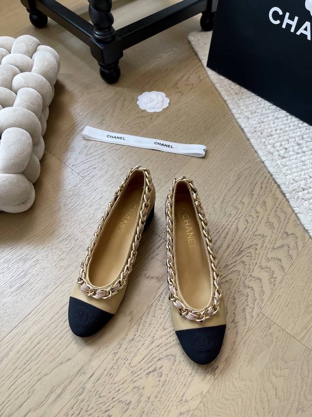 Chanel 25A新款链条玛丽珍系列！顶级版本！抢先发售鞋面羊皮 牛仔布 内里羊皮 真皮大底原版定制链条！码数：34-41 34 40 41定制不退不换