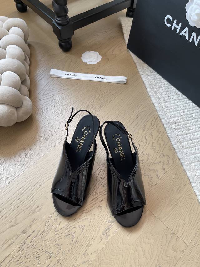 Chanel 25A新款鱼嘴高跟鞋系列！顶级版本！抢先发售8Cm跟高 鞋面闪片 漆皮 麂皮 垫脚羊皮 真皮底码数：34-41 34 40 41不退换