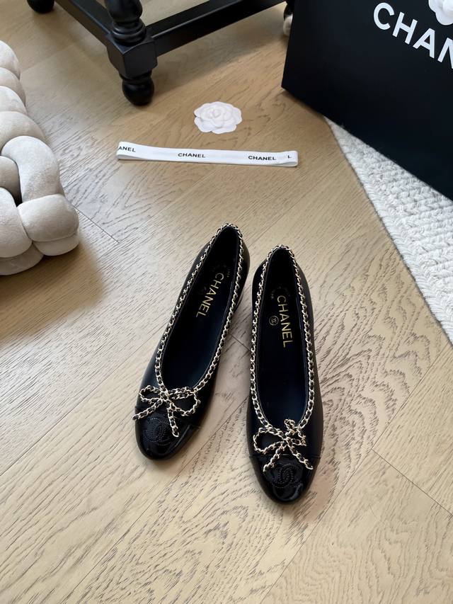 Chanel 25A新款链条玛丽珍系列！顶级版本！抢先发售鞋面羊皮 牛仔布 内里羊皮 真皮大底原版定制链条！码数：34-41 34 40 41定制不退不换