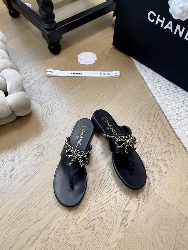 Chanel 25A新款链条半拖系列！顶级版本！抢先发售鞋面羊皮 牛仔布 内里羊皮 真皮大底原版定制链条！码数：34-41 34 40 41定制不退不换