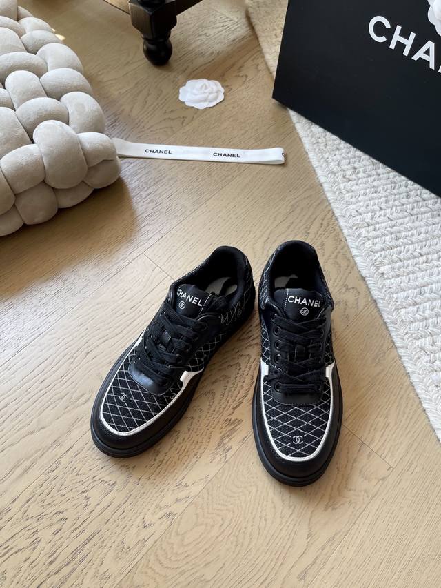 Chanel 25C春夏新款的厚底休闲运动鞋！顶级版本！抢先发售鞋面进口头层丝绸牛皮 原版防水布 内里羊 原版组合大底码数：35-41 40 41定制不退换