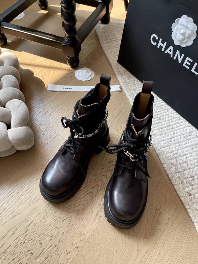 Chanel 25K新款厚底马丁靴！顶级版本！抢先发售鞋面牛皮 垫脚羊皮 防滑大底码数：35-41 40 41定制不退换