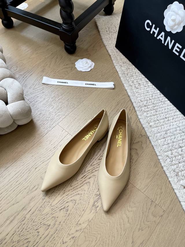 Chanel 25K新款尖头低跟单鞋！顶级版本！抢先发售鞋面羊皮 垫脚羊皮 真皮底码数：35-41 40 41定制不退换