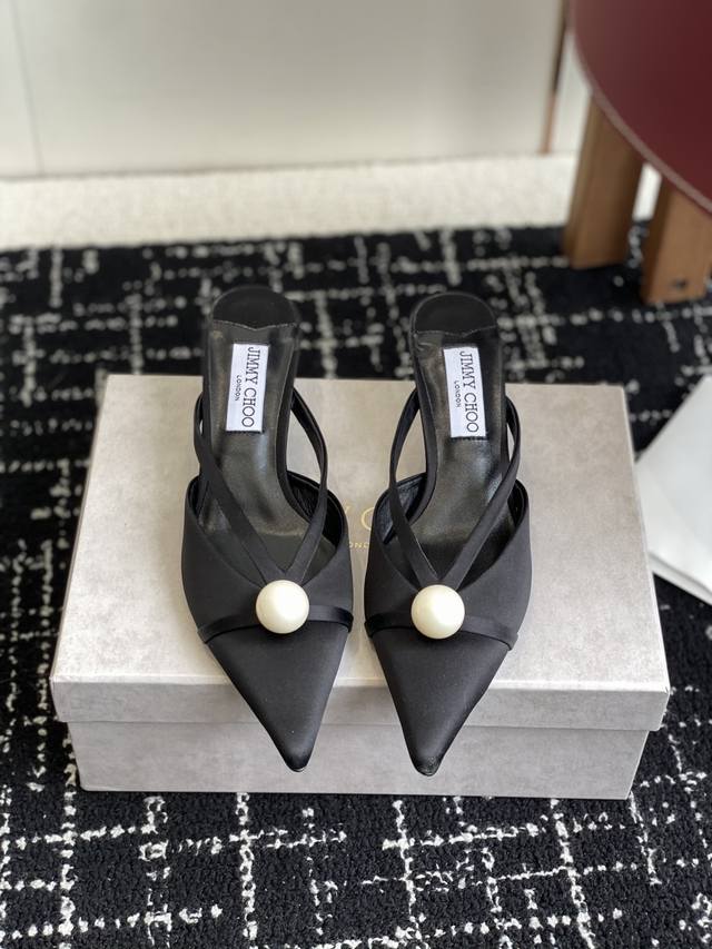 代购级真丝 珍珠 Jimmy Choo 25Ss 春夏 系列Jc新款 高跟拖鞋 模糊鞋履与珠宝配饰之间的界线 鲜明 Jimmy Choo 风格设计。精美上优美悬