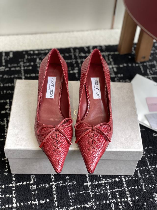 代购级 Jimmy Choo 25Ss 春夏 系列Jc新款 高跟拖鞋 单鞋模糊鞋履与珠宝配饰之间的界线 鲜明 Jimmy Choo 风格设计。精美上优美悬垂，宛