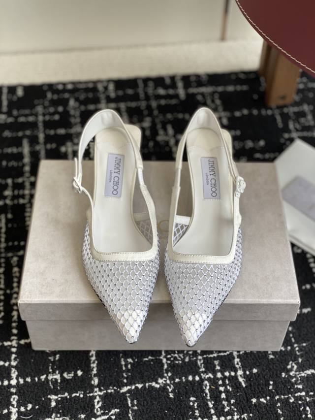 代购级 Jimmy Choo 25Ss 春夏 系列Jc新款 高跟凉鞋模糊鞋履与珠宝配饰之间的界线 鲜明 Jimmy Choo 风格设计。精美上优美悬垂，宛如为纤