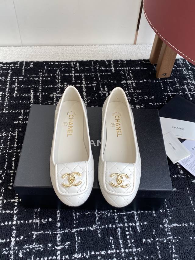 代购级 Chanel 25Ss 春夏系列 玛丽珍 芭蕾舞鞋非常火的大双C设计手工车线非常耗时耗力独特大底双拼做法玫红色底贴让你不经意露出亮点大底车线永不脱底牢固