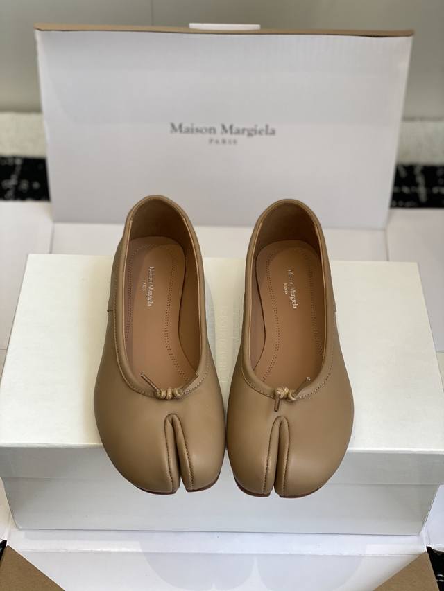 东莞代购级 官网同步盒包装 Maison Margiela Mm6马吉拉 25Ss新款 重工马皮水洗 分趾鞋 Tabi分趾鞋 芭蕾舞鞋原版开模双层真皮鞋底 原版