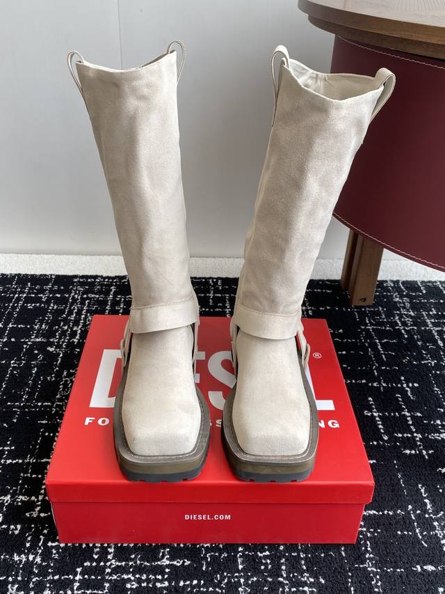 代购级 迪赛Diesel 25Ss 秋冬新款 方头 长靴 超高品质原版开发、无论是楦型、线条、细节、一点一滴都与原版零差距、极简风格设计；素面时尚清爽；5Cm厚