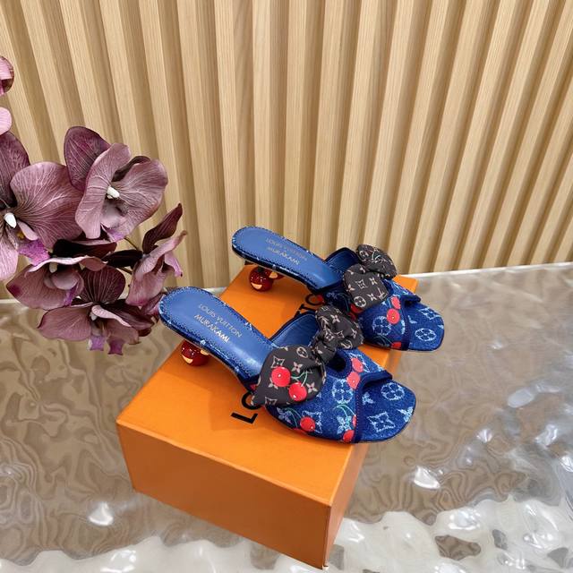 顶级版本Lv 路易威登 X Tm 6Am 村上隆联名款凉鞋蝴蝶结拖鞋 早春新款 顶级版本原版一致 樱桃盒子 专柜主打最新款 Lv X Tm 6Am 村上隆联名款