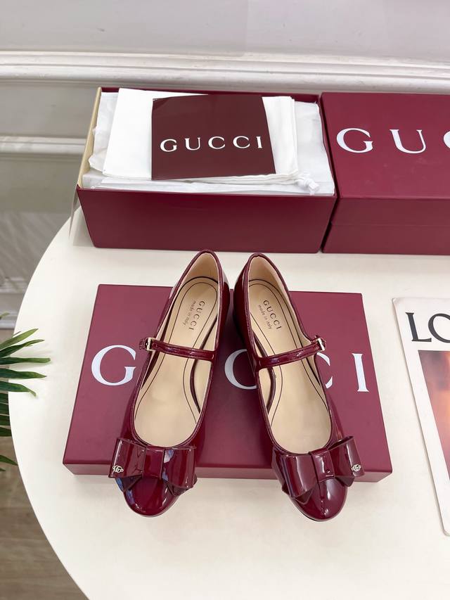 Gucci 古驰 25 G家 主打系列终于面世，狠货值得期待！原有的经典 创造新设计 Bs春夏新款 经典双G蝴蝶结玛丽珍鞋 代购级别！高级感十足！国内外博主刷爆
