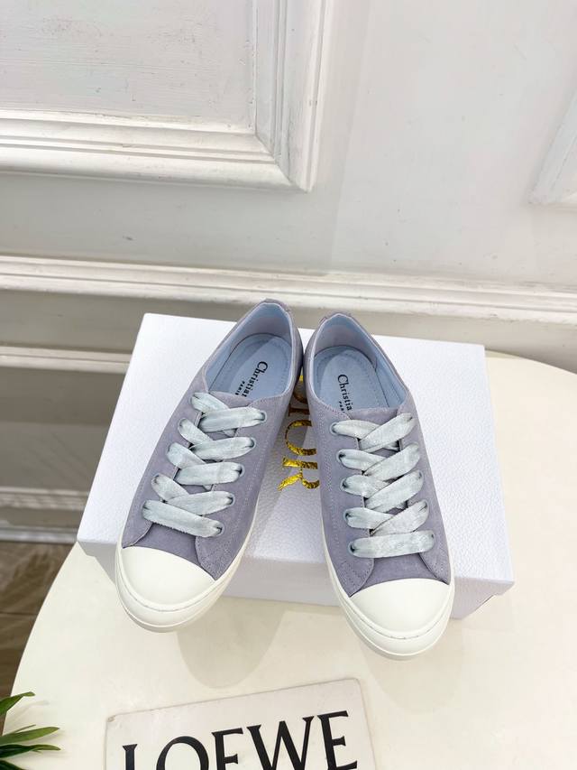 Dior 迪奥 25 春夏新品 顶级版本专柜主打新款 Dior Lucky金属字母扣运动鞋 硬货上新Bs代购级别！高级感十足！国内外博主刷爆的一款，复古又时髦