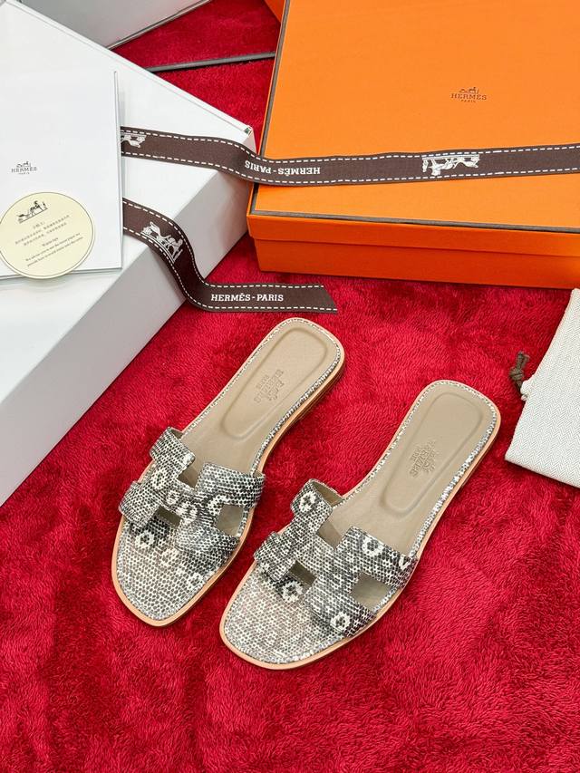 工厂P价P： 顶级 Vip 全套包装代购级 爱马仕 Hermes 春夏经典款 Oran 拼色工字拖女鞋 H家平底圆头露趾果冻色凉拖鞋 鞋面材料：动物皮料底部材料