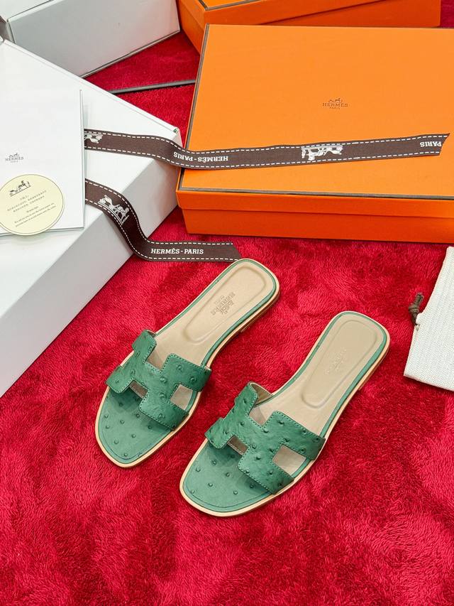 工厂P价P： 顶级 Vip 全套包装代购级 爱马仕 Hermes 春夏经典款 Oran 拼色工字拖女鞋 H家平底圆头露趾果冻色凉拖鞋 鞋面材料：鸵鸟纹小牛皮底部