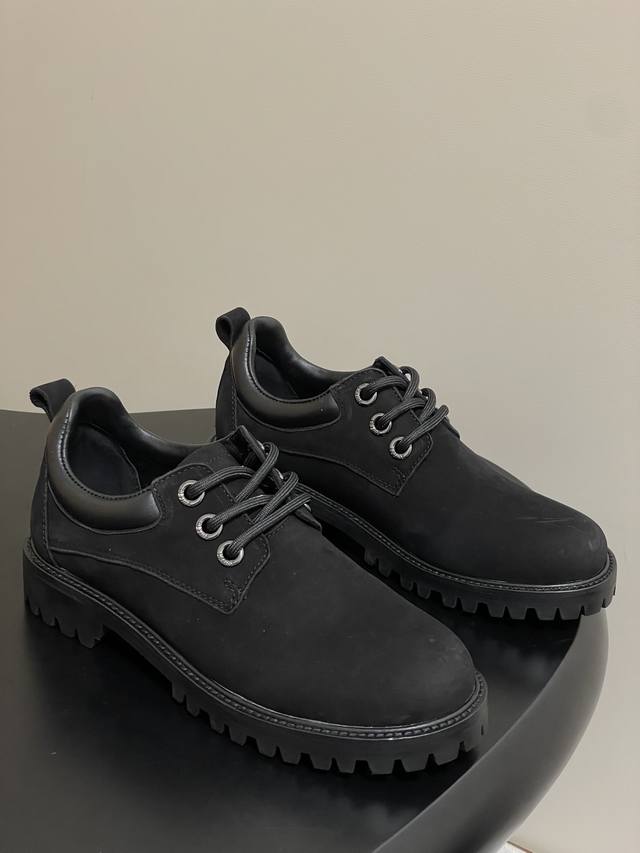 男码10-顶级品质25Ss秋冬新款 Celine 赛琳 情侣款马丁大黄靴系列经典马丁靴厚底系带乐福鞋经典再现 缠绕鞋带勾勒随性，复古孔眼点缀细节，耐磨橡胶底伴你