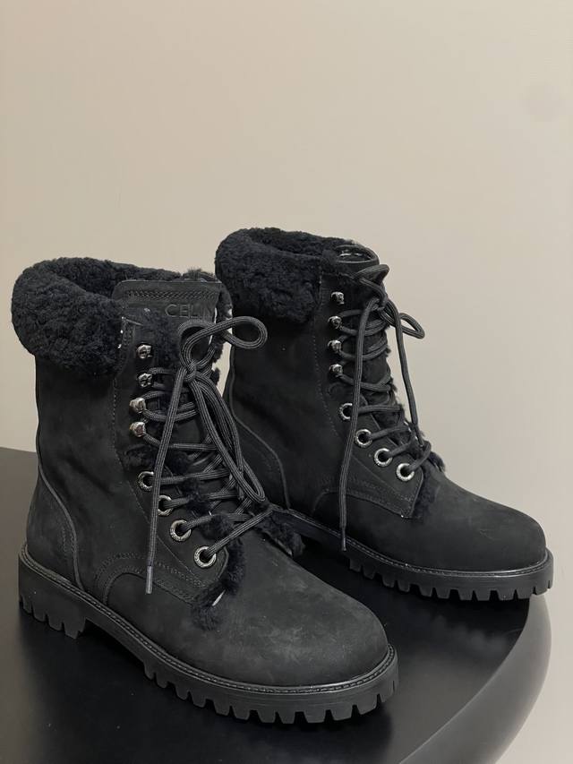 男码10-顶级品质25Ss秋冬新款 Celine 赛琳 情侣款马丁大黄靴系列羊毛里马丁靴厚底系带短靴经典再现 缠绕鞋带勾勒随性，复古孔眼点缀细节，耐磨橡胶底伴你