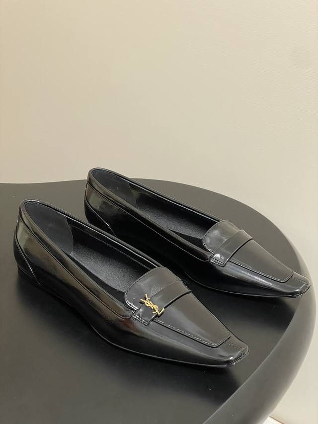 皮面 -真丝缎面 -顶级品质Saint Laurent Fw25 New Arrival～Ysl圣罗兰2025早秋新款小方头芭蕾舞鞋字母扣平底单鞋芭蕾平底鞋，方