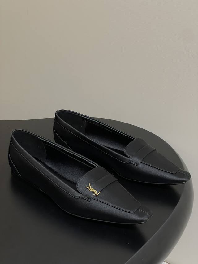 皮面 -真丝缎面 顶级品质Saint Laurent Fw25 New Arrival～Ysl圣罗兰2025早秋新款小方头芭蕾舞鞋字母扣平底单鞋芭蕾平底鞋，方形