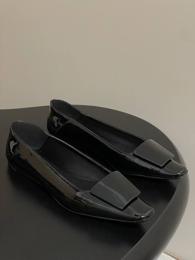顶级品质Saint Laurent Fw25 New Arrival～Ysl圣罗兰2025早秋新款小方头芭蕾舞鞋漆皮方扣平底单鞋可踩跟浅口乐福鞋芭蕾平底鞋，方形