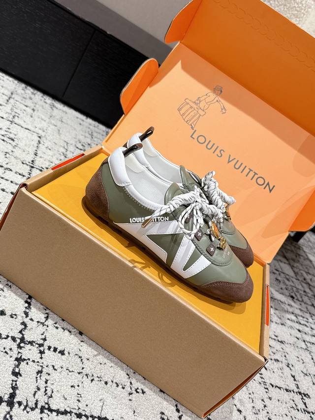 饰扣+ P80情侣款 顶级版品质 驴牌最新Sneakerina系列 芭蕾运动德训鞋 休闲 平底鞋 球鞋原版開發 这款Lv Sneakerina 芭蕾风运动鞋以丝