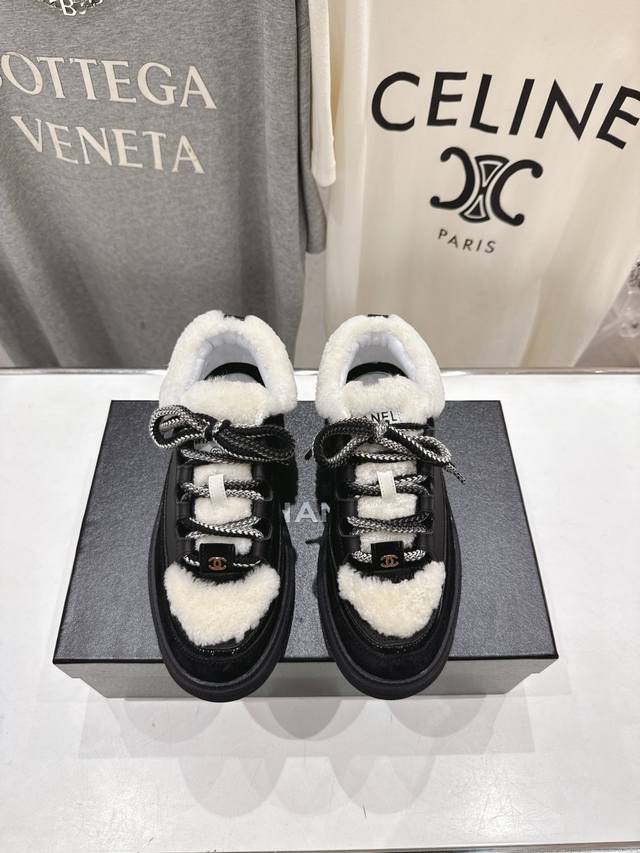 高版本出厂 Chanel*小香 2025Ss新款系带熊猫鞋休闲鞋小白鞋运动鞋 饼干鞋顶级版本～原版开发楦型 秀气有型 宽脚也不怕 不会显脚肥，上脚好看又舒适！穿