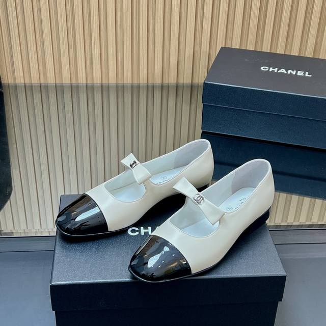 工厂P出 正确高版本！Chanel 25B秋冬新款蝴蝶结玛丽珍小香秋冬新品 复古的玛丽珍太对味了，个人最喜欢好经典的搭配，颇有80年代复古小香风的感觉，款式新颖