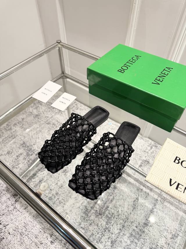 顶级版本: Bv Riva Mule 女士平底 手工编织 穆勒拖鞋 系列平底 纯手工编织 耗时60天开发 这款经典款 简直Bv最新天花板啦彩色百搭 手工而成 高