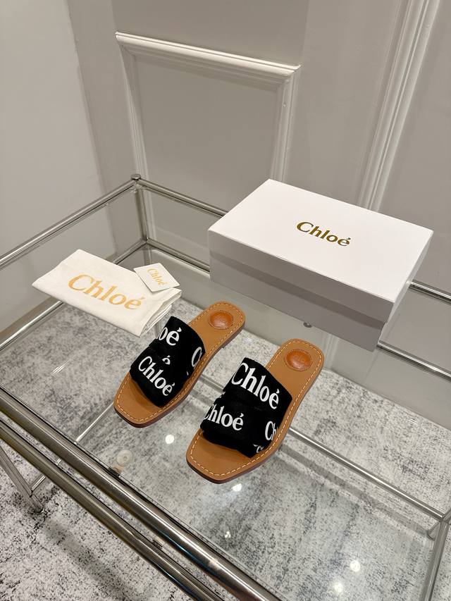 顶级品质 Chloe Ss25 New Arrival～克洛伊2025春夏新品｜平底拖织带鞋面电绣Logo图案，非常有视觉冲击力大地色系的鞋底，非常的舒适 百搭