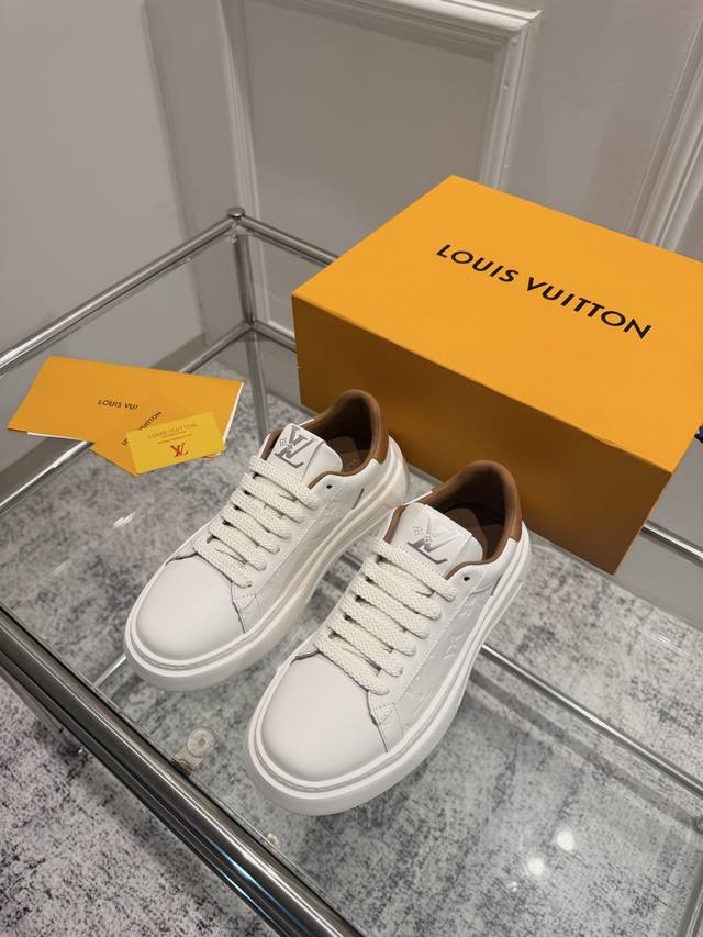 代购级。男码。 Louis Vuitton 26Ss 春夏新款 路易威登 男款小白鞋 休闲鞋 运动鞋原版9650 购入 开发做货，驴牌Lv路易威登为中国传统七夕