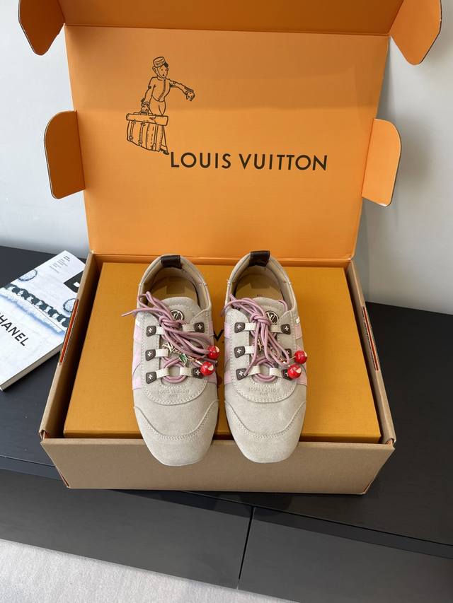 顶级版本女款 男款 樱桃配饰60Louis Vuitton路易威登驴牌春夏Sneakerina系列 芭蕾运动鞋 德训鞋 情侣款 Sneakerina 芭蕾风运动