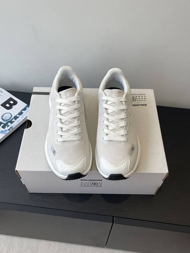Mm6 X Salomon 新品联名款 运动鞋 Spectur 2是Mm6 Maison Margiela与Salomon合作的2025春夏系列鞋款 以公路跑鞋