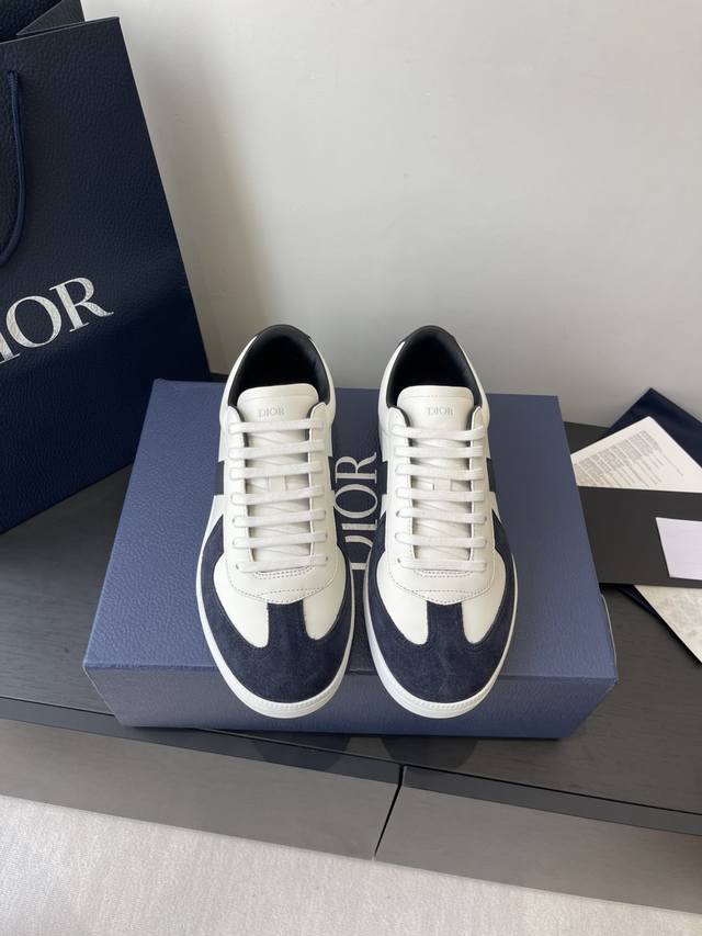 顶级版本 迪奥 Dior 25Ss新品 B01德训鞋 情侣款鞋头维度设计宽了点 上脚舒适度完美在线 线头优美 适配裤型完美百搭 饰以各种经典细节 是日常造型的理