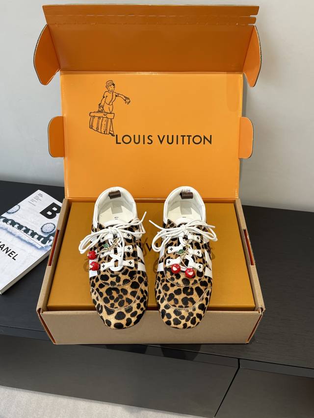 顶级版本女款 男款 樱桃配饰60Louis Vuitton路易威登驴牌春夏Sneakerina系列 芭蕾运动鞋 德训鞋 情侣款 Sneakerina 芭蕾风运动