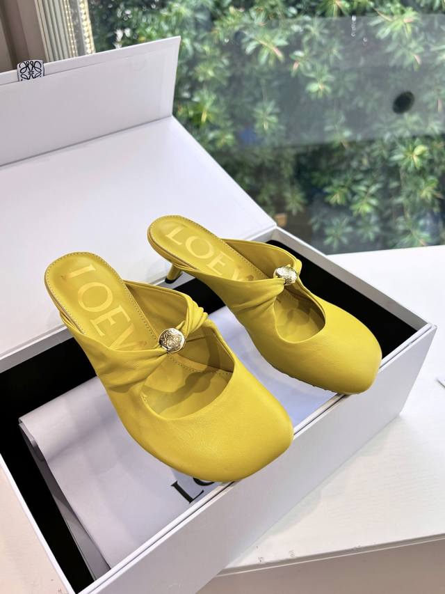 出厂 顶级版本 蝴蝶结玛丽珍乐福鞋单鞋半拖Loewe罗意威Fw25 轻盈 活力 生命力这一季太棒了！治愈系的 紫色衬衫前短后长的版型 俏皮 随性内搭&外套 两穿