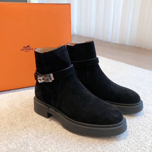 莞货 H家22Ss New Kelly经典短靴，经楦靴型+英伦复古设计，经典耐看！原版倒模楦型，极致1:1形体，进口高端面料呈现出精致质感！开模定制A级高密私模