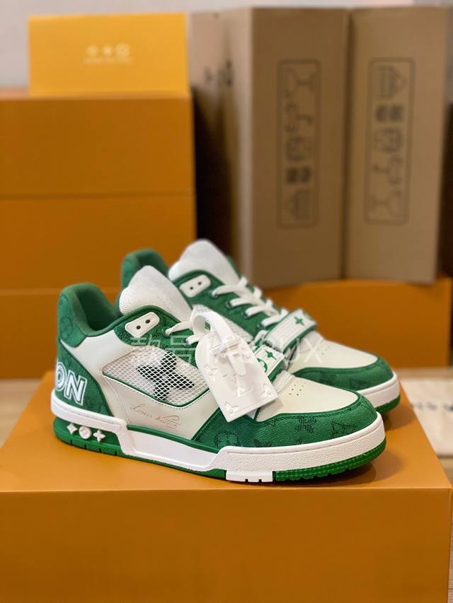 顶级版本 情侣款上线Lvtrainer 运动鞋款号1A98Uxvirgilabloh 向复古篮球鞋汲取灵感，为路易威登呈献Lvtrainer运动鞋，成就鞋履系列