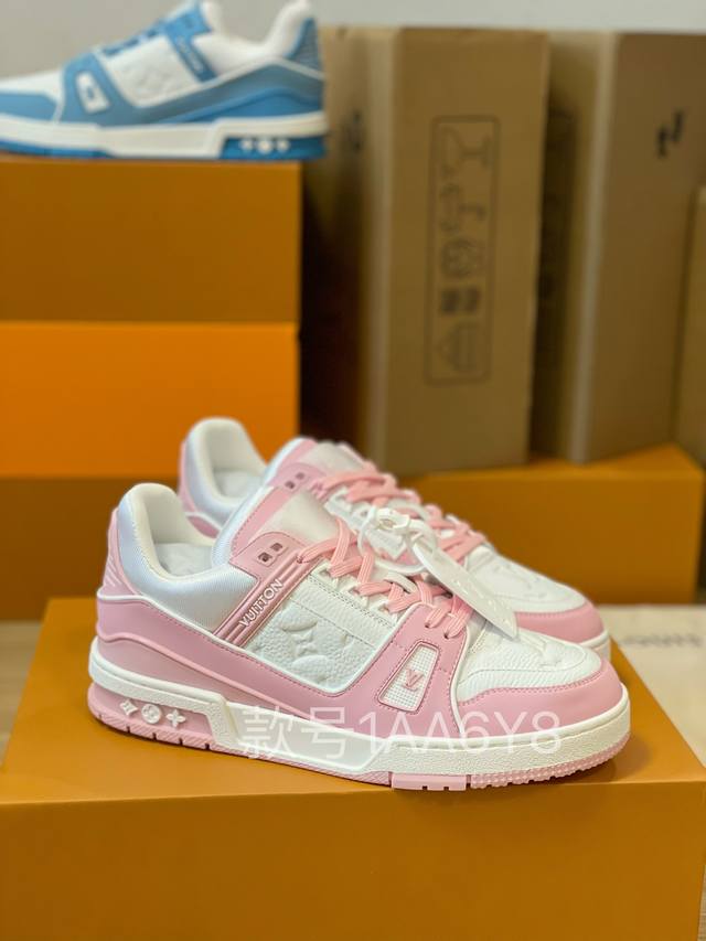 顶级版本 男款路易威登Lvtrainer 运动鞋Virgil Abloh 马卡龙系列款号1Aa6Y8从复古篮球鞋汲取灵感，打造备受青睐的Lvtrainer运动鞋