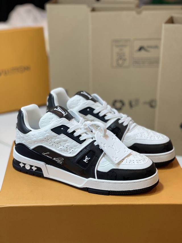 顶级版本 情侣款上线Lv Trainer 运动鞋记录设计师款号Ld0272Virgilabloh对复古篮球鞋的灵感探索。Monogram 皮革和 Mini Mo