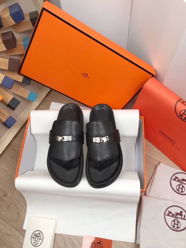 情侣款 Hermes 顶级版本链条猪鼻孔拖鞋 呆萌又优美鞋型，行走非常舒适 HermèS 包装升级，版型做工材料升级 Hermes市场最高版本纯手工鞋 顶级产品