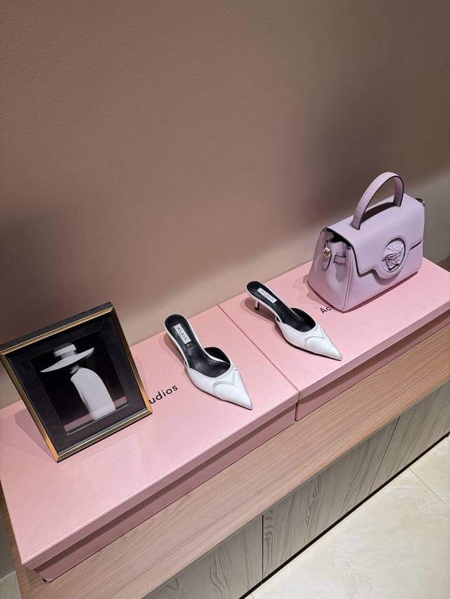 Alaia｜法国高端一线高定品牌巴黎时装界以及全世界都享有盛誉维多利亚贝克汉姆，米歇尔奥巴马，Ladygaga ,麦当娜, 都是Alaa的崇拜者和头号粉丝 时装