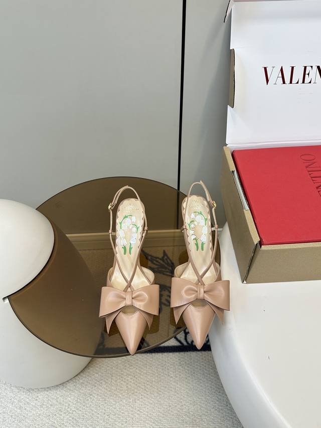 顶级品质 配飞机盒 Valentino华伦天奴 Vt25Ss蝴蝶结高跟凉鞋 无与伦比质量做工不用再描述咱家出的永远都是精品，一直在被模仿从未被超越过面料小牛皮面