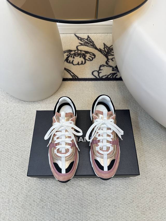 Chanel｜香奈儿25A最新德训鞋 休闲运动鞋双C跑鞋 专柜同步 专柜非常火爆 非常难买的一款鞋 全网最火的厚底休闲鞋 可想而知小香控不可错过的 颜值与舒适并