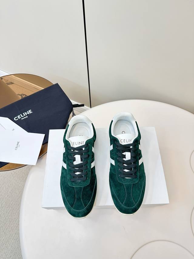 Celine｜塞林2025早秋新款德训鞋 薄底运动鞋 这一季的小白鞋无论从楦型的轮廓，隔板的拼接都让人耳目一新、前后品牌Logo相呼应 大底边位明显Celine