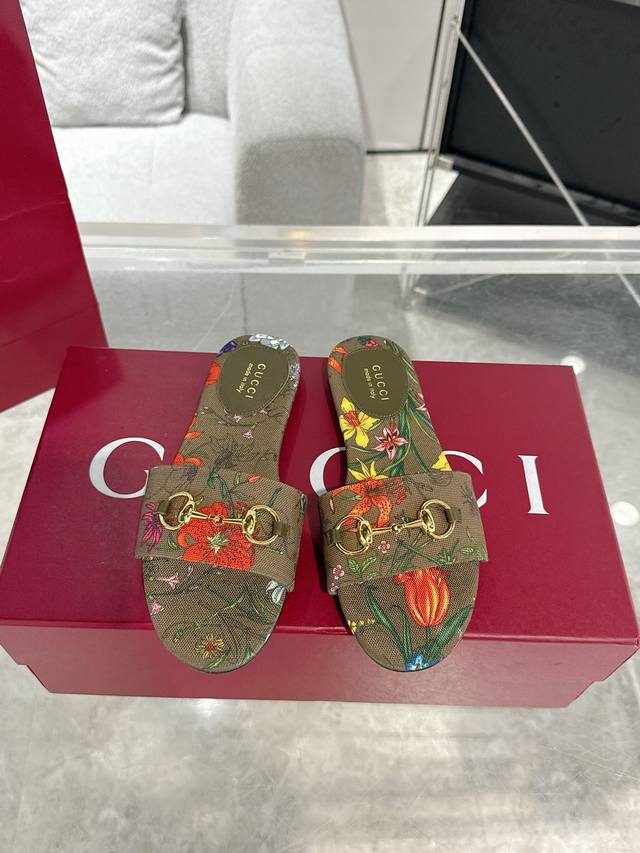 新款Gucci 马衔扣平底凉拖鞋 春夏网红必备拖鞋 Yp一比一还原，所有细节 材质 舒适度 全部跟原版一样了 刻度98%。码数：36-42 40.41.42定做