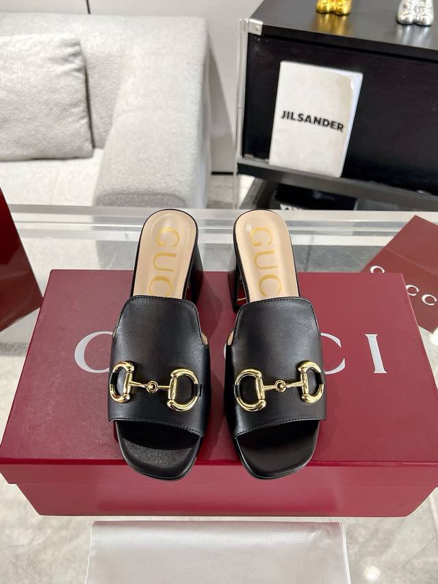 Gucci 马衔扣高跟拖鞋 顶级版 春夏网红必备拖鞋 Yp一比一还原，所有细节 材质 舒适度 全部跟原版一样了 刻度98%。意大利真皮大底码数：35-41 40