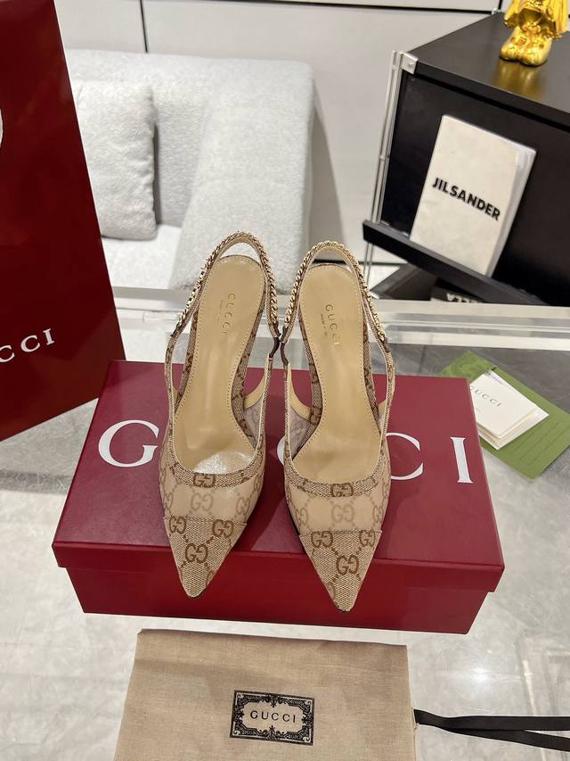 Gucci早春新款 尖头网面链条高跟凉鞋此系列演绎全新时尚魅力 ，延续超高跟设计，漆皮、镜面牛皮 意大利真皮大底，跟高：10.5Cm ，码数：35一42 40.