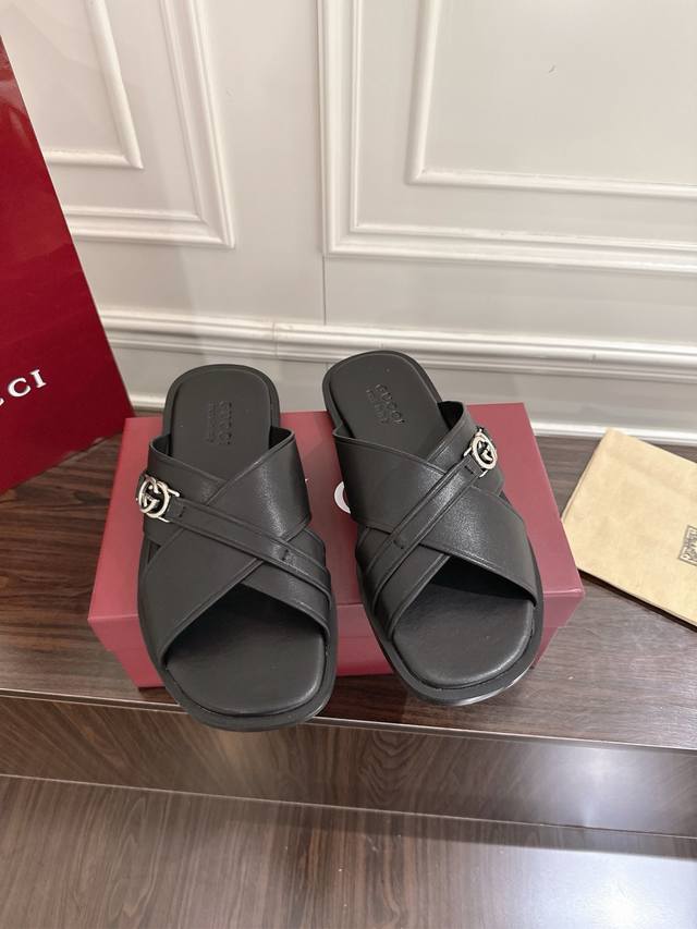 男款 Gucci男款饰双G扣拖鞋 顶级版 春夏网红必备拖鞋 Yp一比一还原，所有细节 材质 舒适度 全部跟原版一样了 复刻度98%。底厚2Cm 码数男40~46