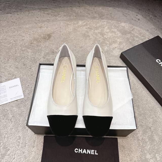 Chanel 25A早秋新款小香 珍珠双C扣T字带玛丽珍单鞋珍珠跟搭扣单鞋娃娃鞋设计 可爱到爆炸富家千金即视感 复古甜美减龄拿捏了！玛丽珍独有的高贵质感 可尽情