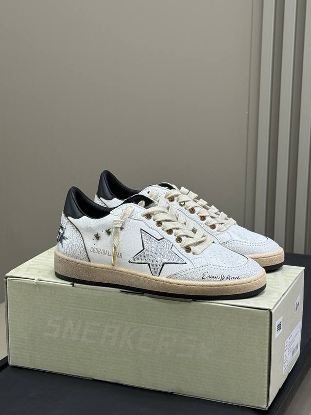 Ggdb全新系列Truestar 果然美貌最近的心头爱Miu系的鞋带，让你模仿没让你超越、比Miu更Miu的气质就是了！小羊皮材质的，很软，比老款舒服多了！Si